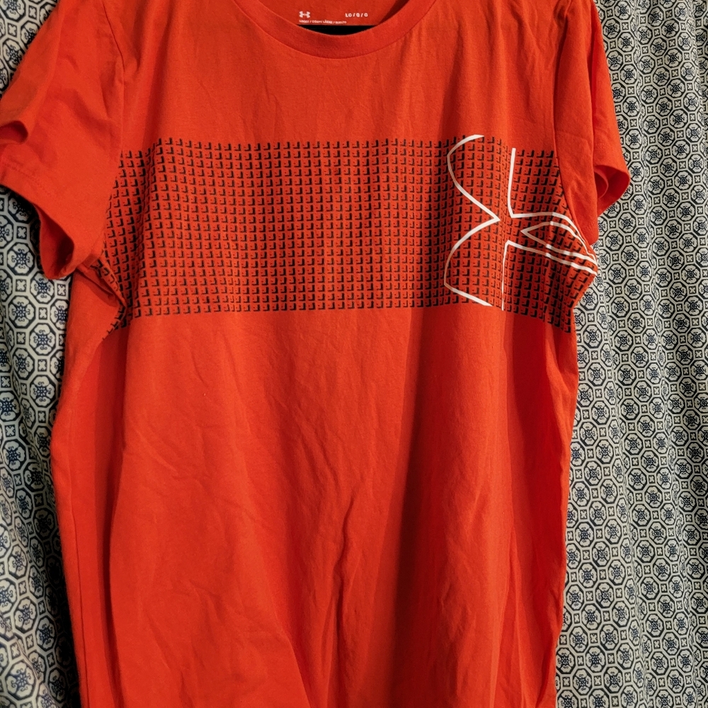 LG womens under armour tshirt